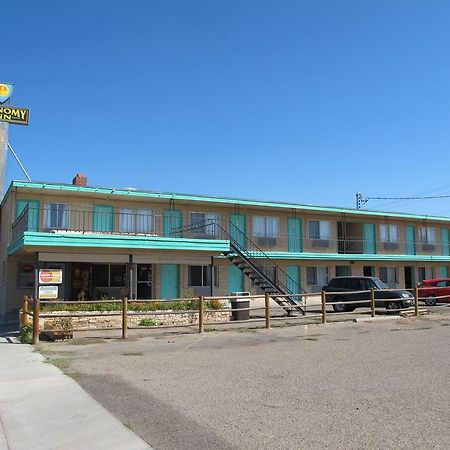 Economy Inn 온타리오 외부 사진