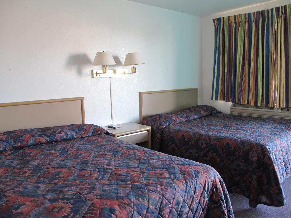 Economy Inn 온타리오 객실 사진