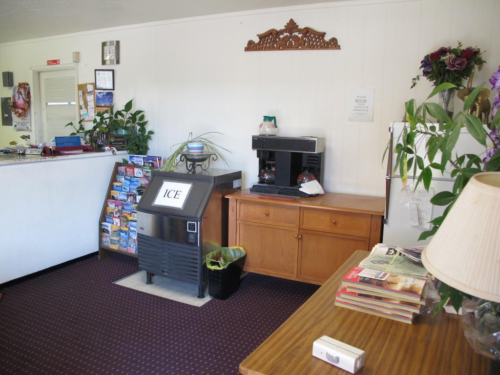 Economy Inn 온타리오 외부 사진
