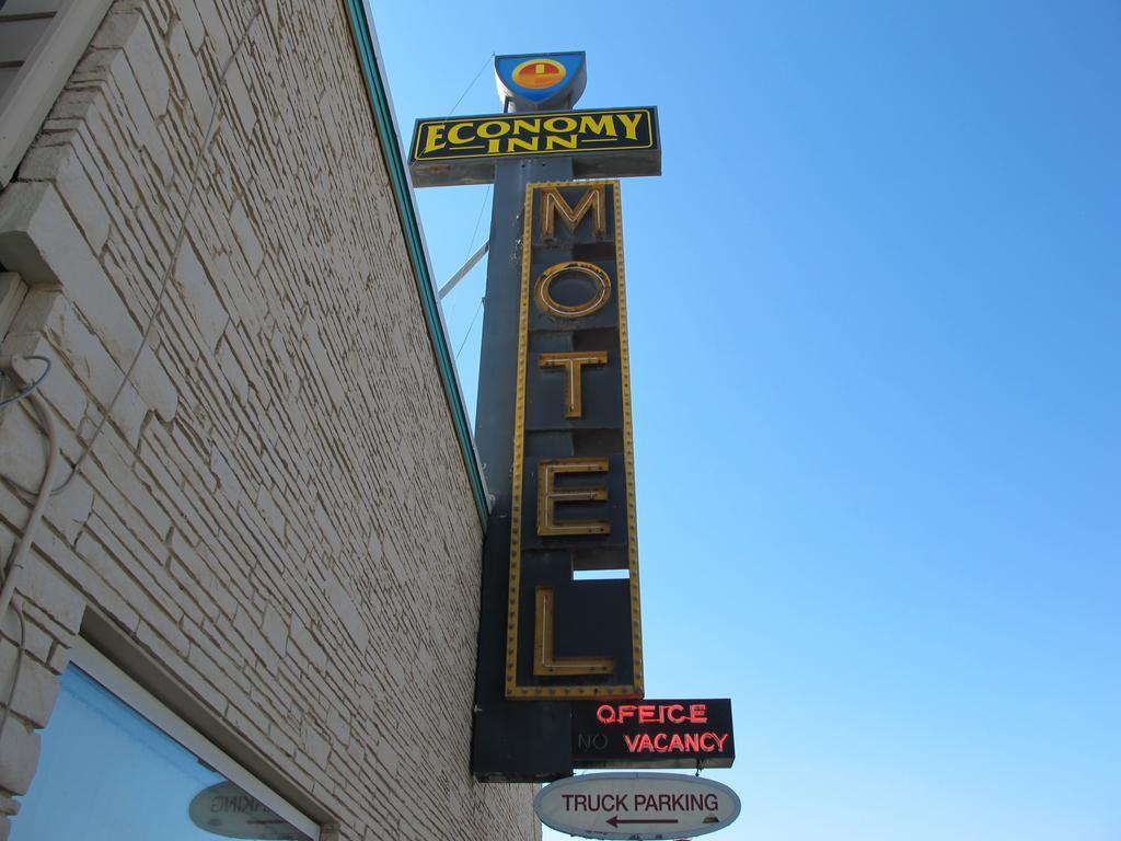 Economy Inn 온타리오 외부 사진