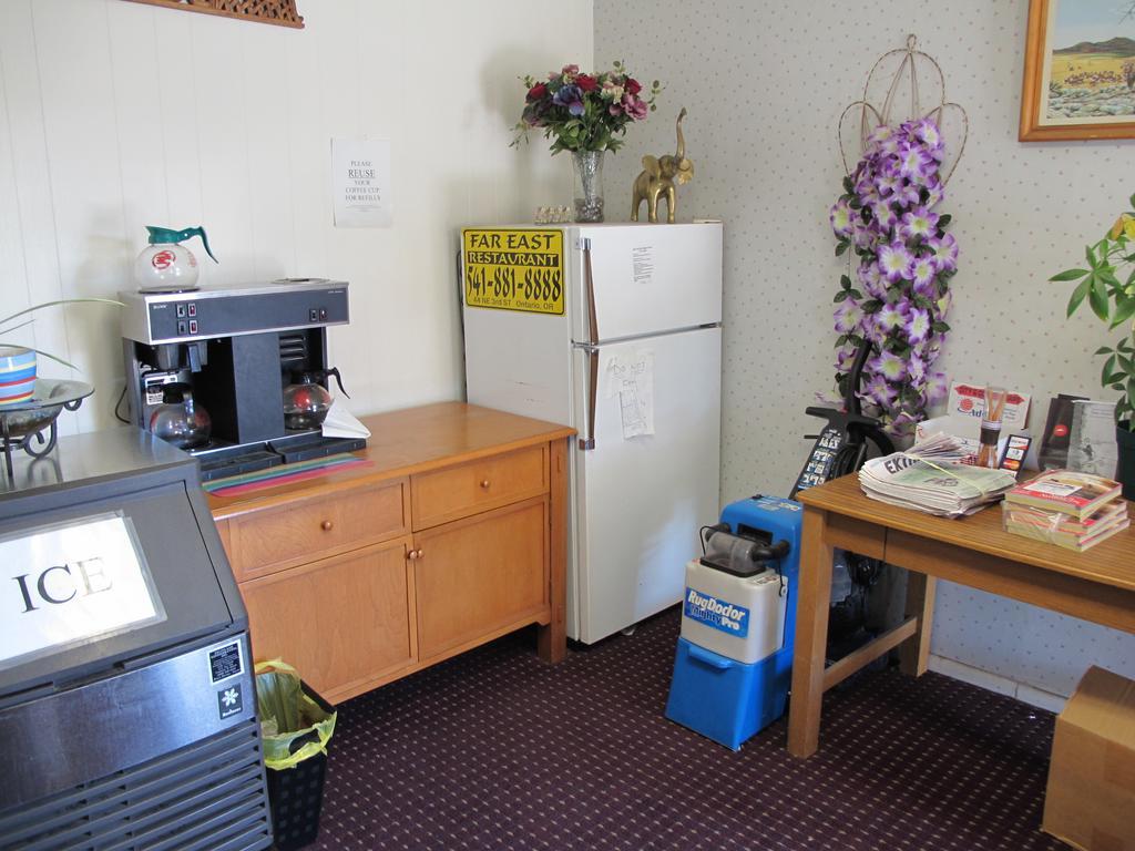 Economy Inn 온타리오 외부 사진