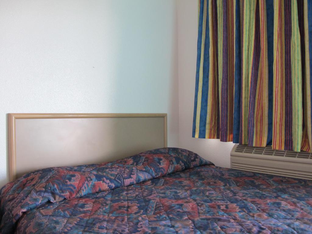Economy Inn 온타리오 객실 사진