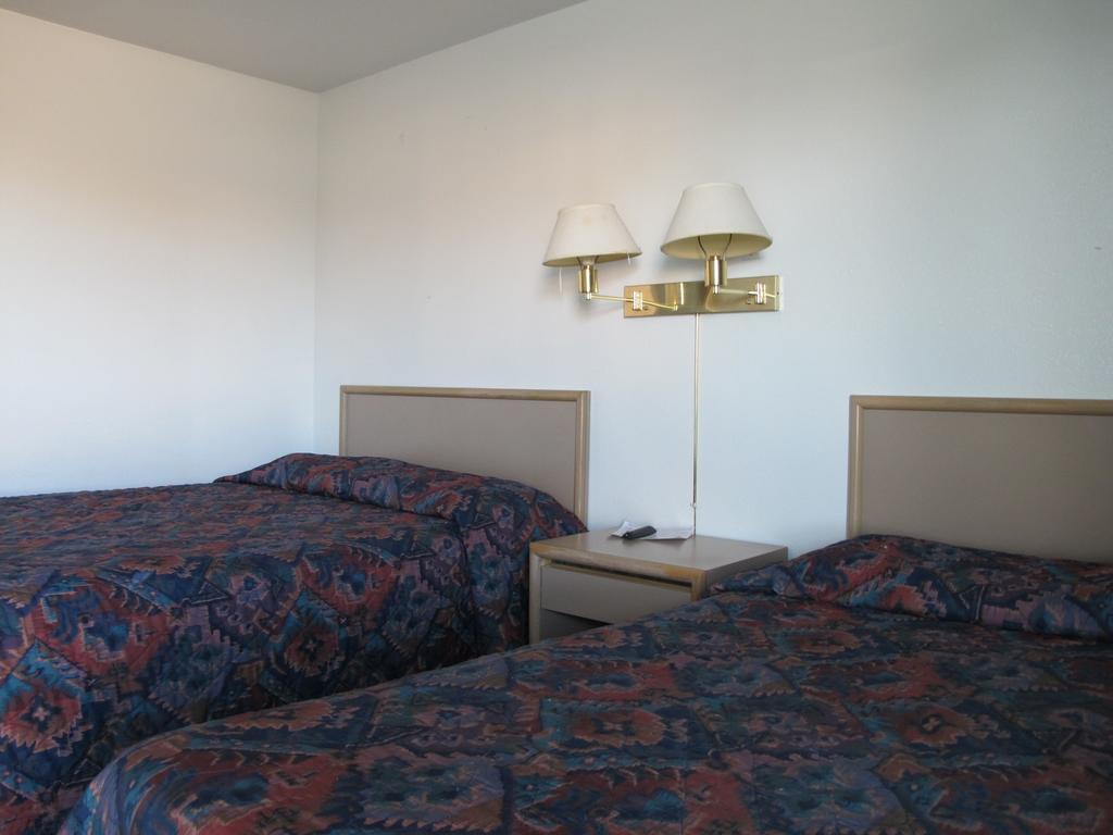 Economy Inn 온타리오 객실 사진